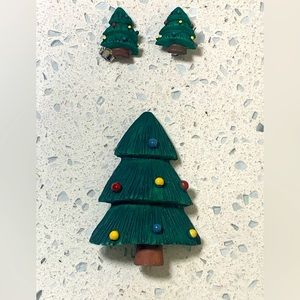 Christmas tree pin & clip on earrings